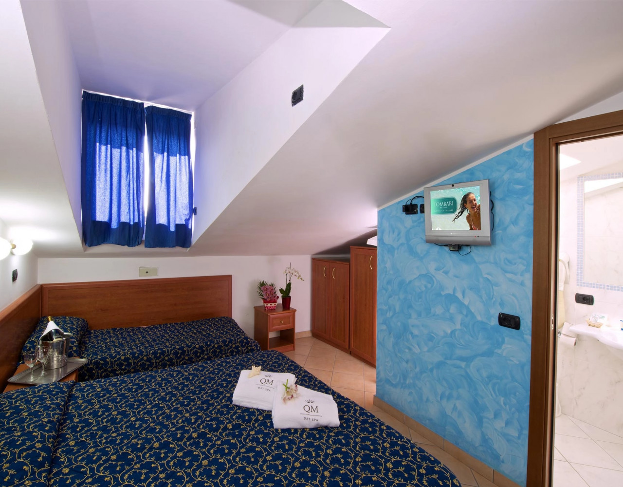 media.Slide-Camera-Classic-02-Hotel-Queen-Mary-Cattolica