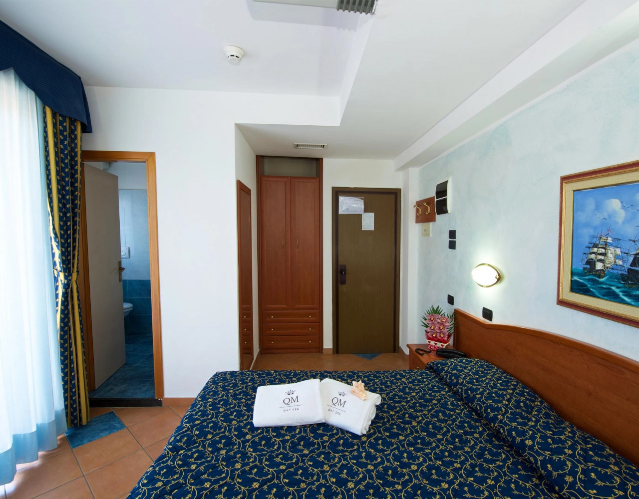 media.Slide-Camera-Comfort-02-Hotel-Queen-Mary-Cattolica