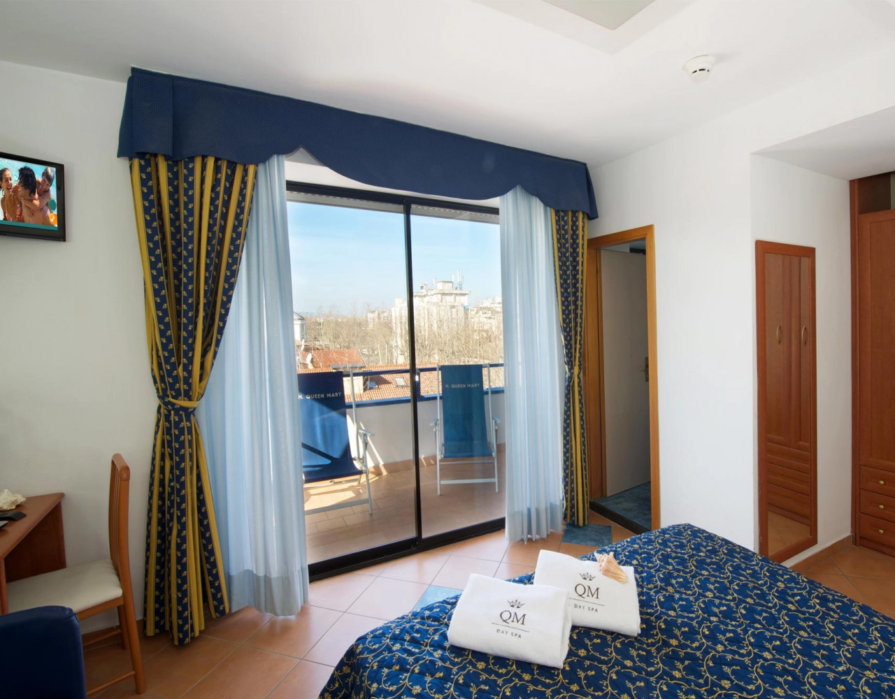 media.Slide-Camera-Comfort-04-Hotel-Queen-Mary-Cattolica