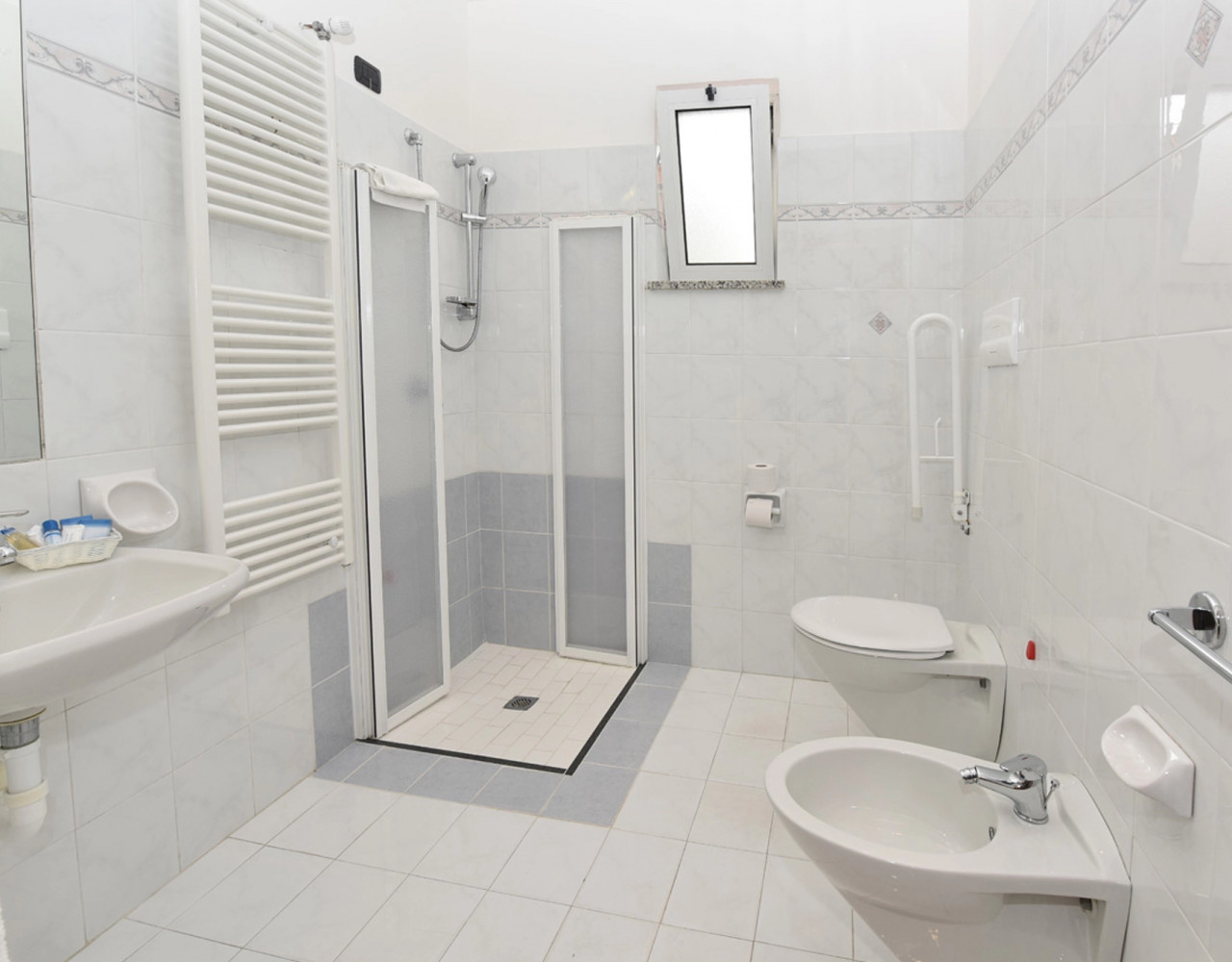 media.Slide-Camera-Superior-04-Hotel-Queen-Mary-Cattolica